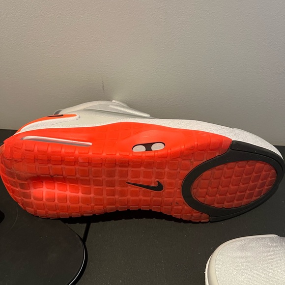 Nike Adapt Automax ‘Infrared’ Pure Platinum - Picture 5 of 7